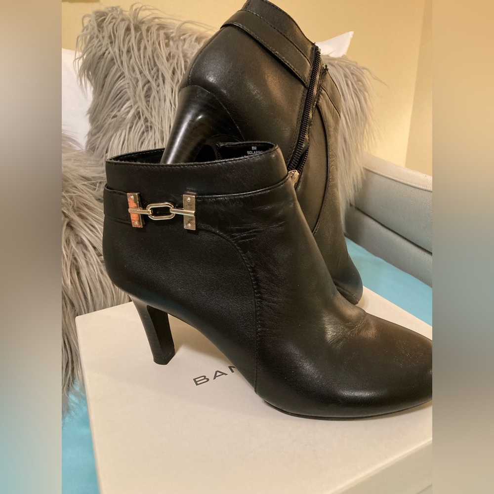 Bandolino Lappo Women's Black Leather Heeled Ankle Boots Size 8 / 3 in heel
